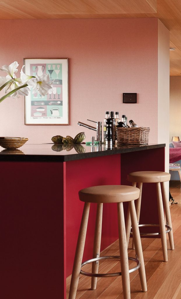 kjøkken-rødt-rosa-happyhomes